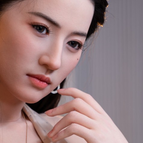 人造人25R 硬手 托臉手勢 手指細節